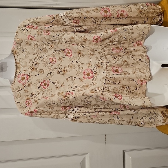 Altar’d State Floral Print Ruffled Hem Lace Accent Bishop Sleeve Top-Size Small - Picture 3 of 5